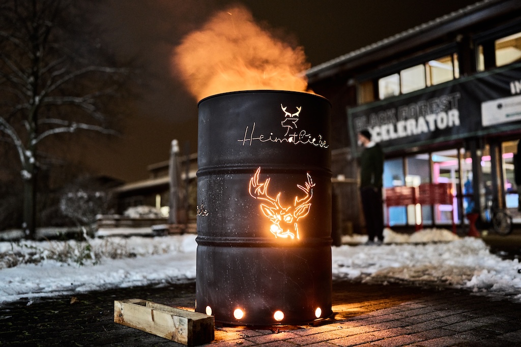 brennende tonne heimatliebe weihnachtsfeier foundersnight