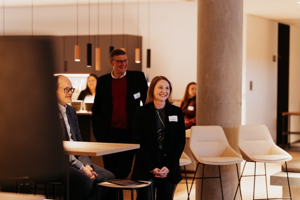 sandra boser beim nectanet plenum in der nectanet lounge